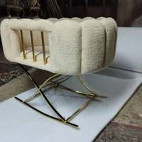 تخت کنار مادر گهواره