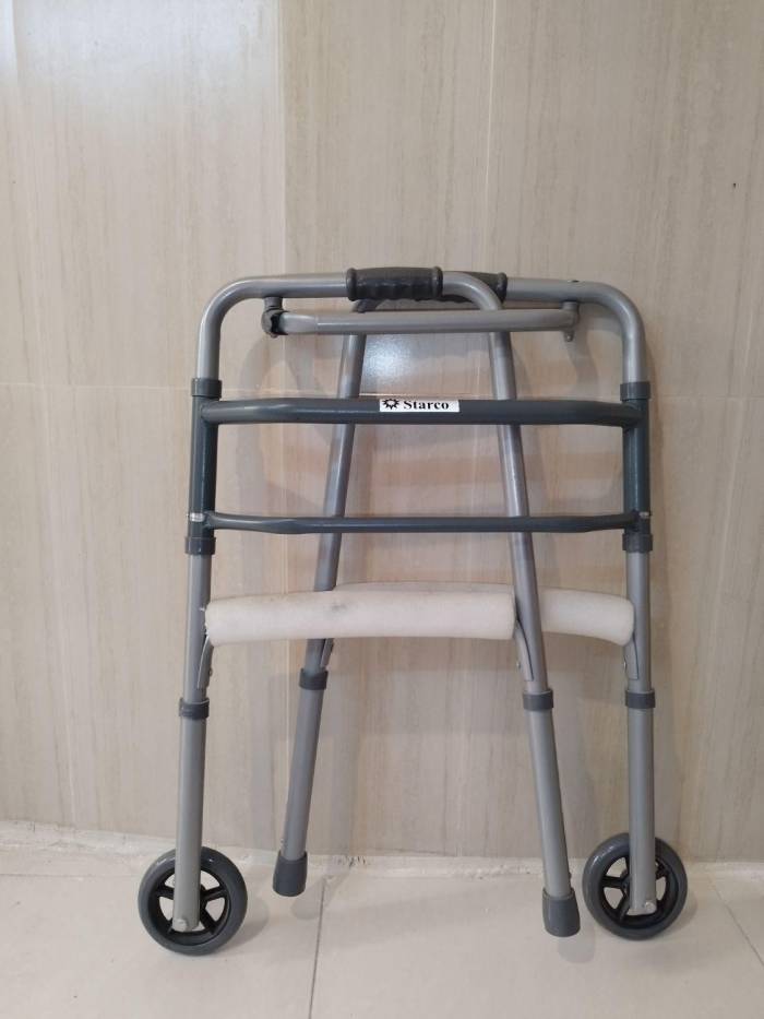 واکر چرخ دار