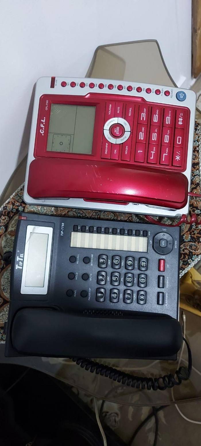 دو عدد تلفن رومیزی
