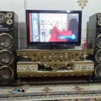 باند در حد نو و میزتلویزیون و تلویزیون