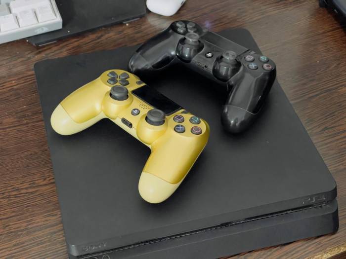 PS4 slim (500gb)